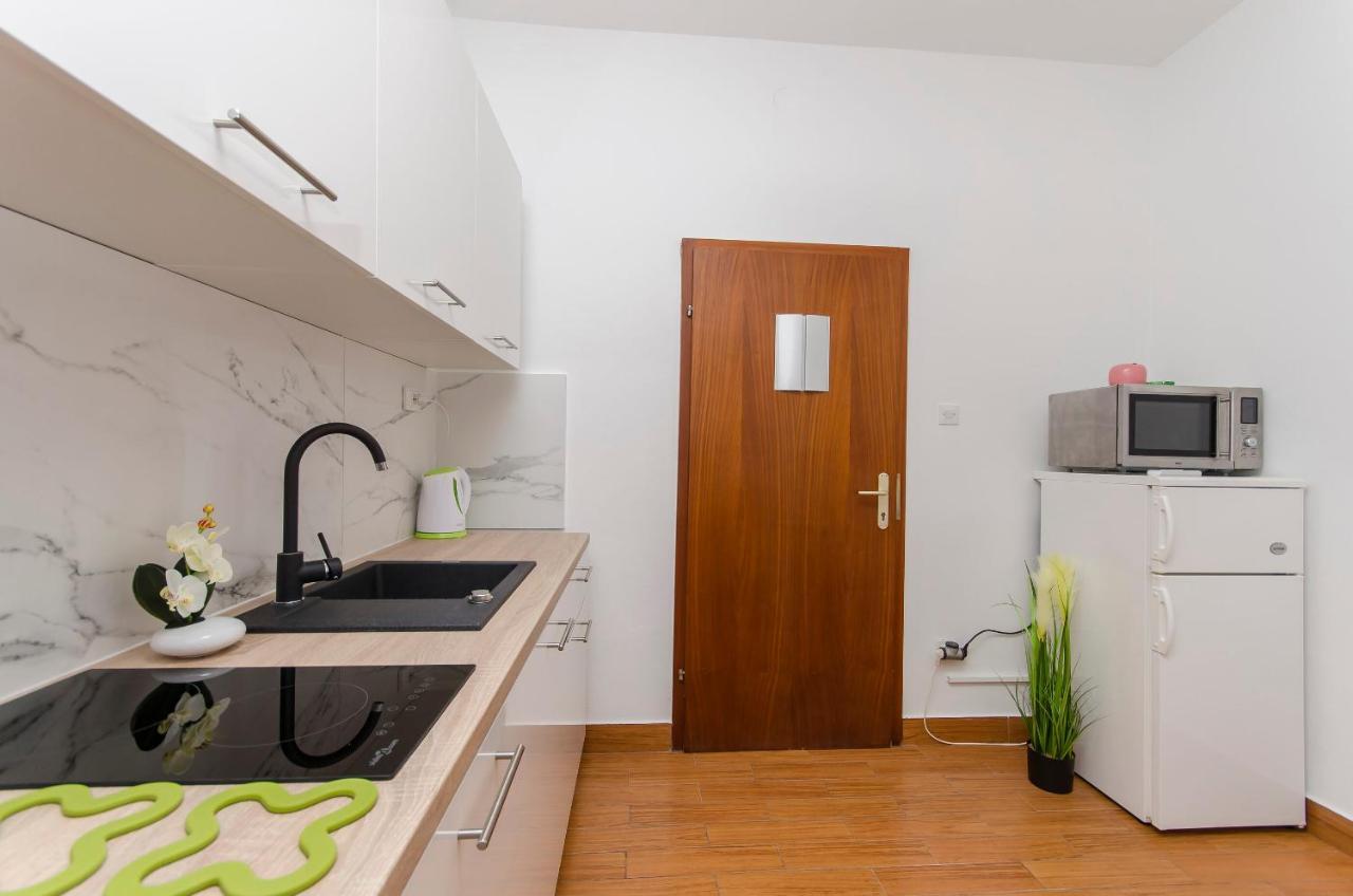 Apartments Katarina Pirovac Exterior foto
