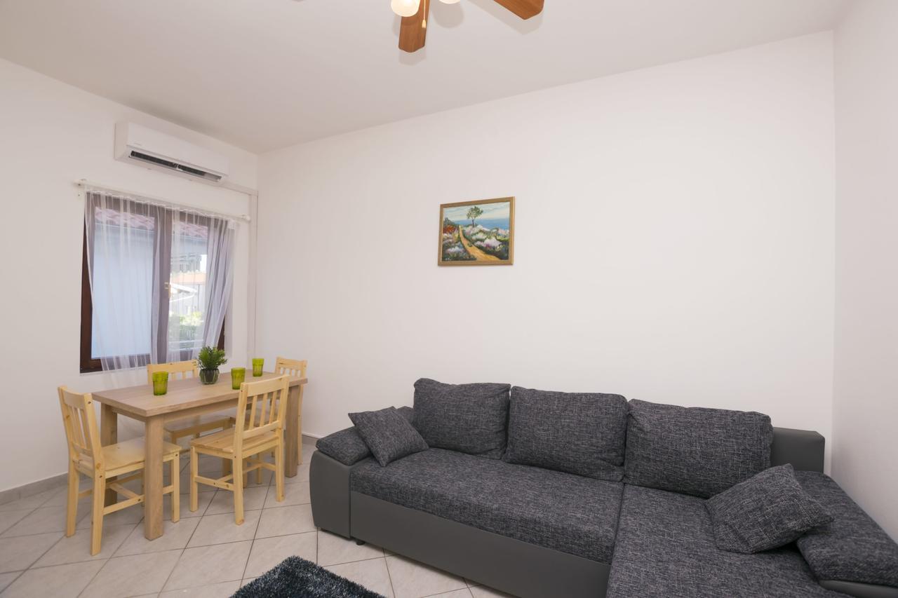 Apartments Katarina Pirovac Exterior foto